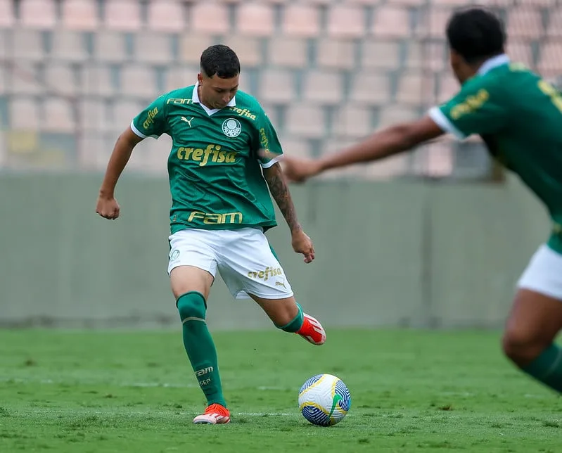 Thalys marca hat-trick e Palmeiras goleia Bahia no Brasileirão sub-20