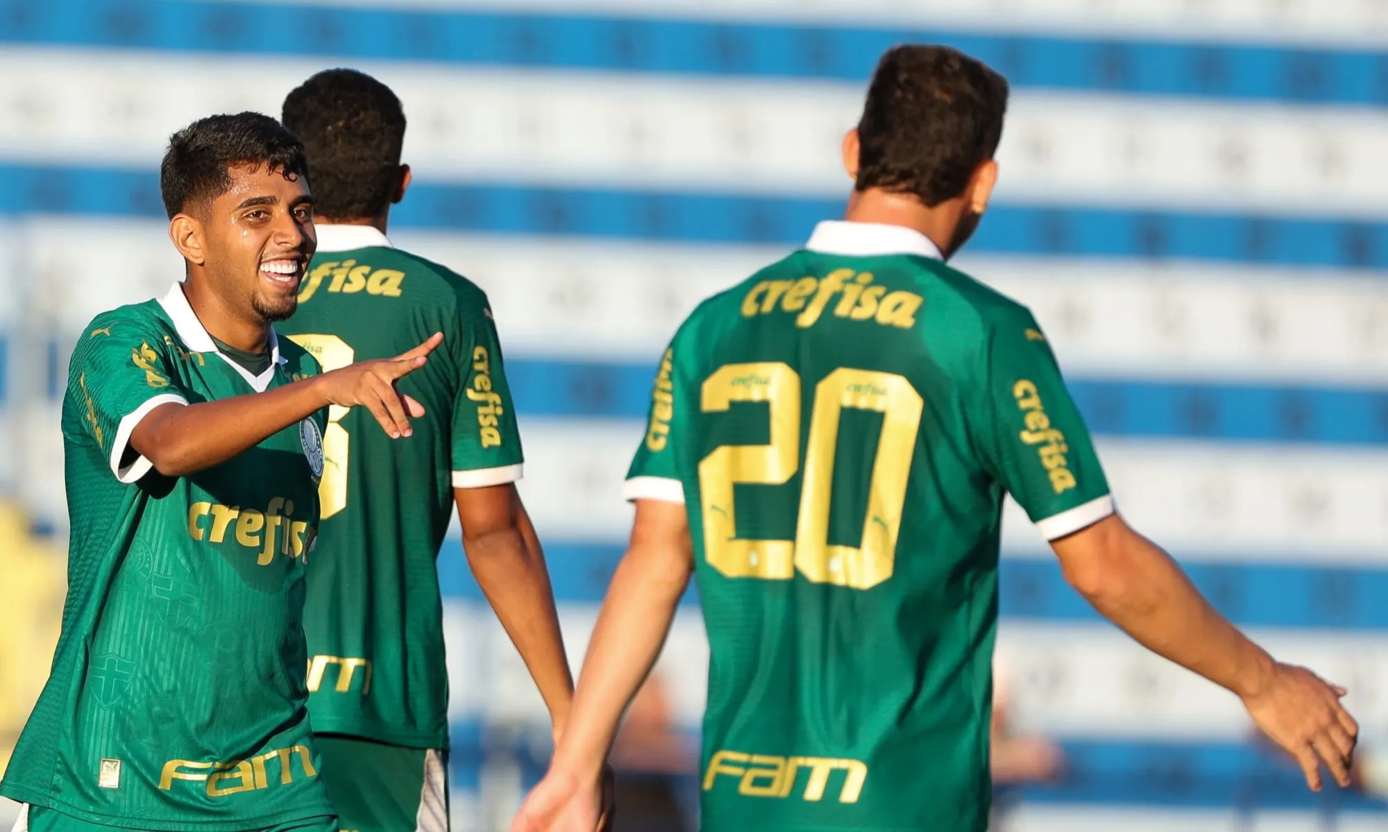 Palmeiras supera Portuguesa Santista e conquista vitória de virada na estreia sub-20.