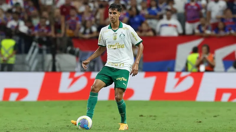 Estreia de Vitor Reis no Profissional do Palmeiras: Primeira Chance em Derrota Amarga.