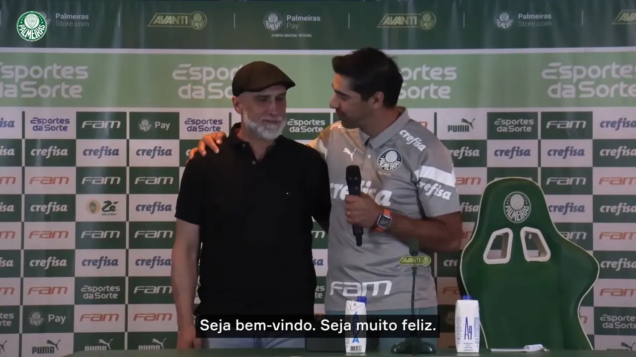 Abel Ferreira presenteia amigo Álvaro Pacheco após vitória no Allianz.