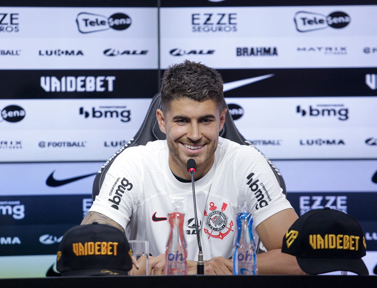 Apresentação de Pedro Raul e sua afirmação sobre a irresistibilidade do Corinthians.