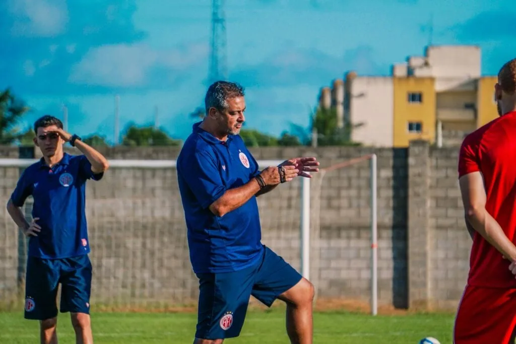 Do outro lado, o América-RN venceu dois dos últimos três compromissos e aparece no segundo lugar do Grupo C do Brasileirão da Série D. São sete pontos conquistados em quatro rodadas - dois triunfos, um empate e uma derrota.