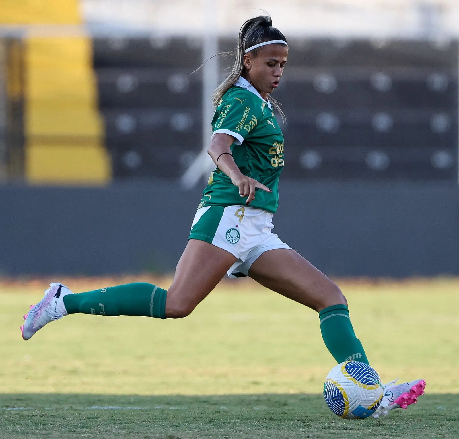 Palmeiras Pronto Para Estreia Desafiadora no Paulista Feminino, Afirma Gi Campiolo.