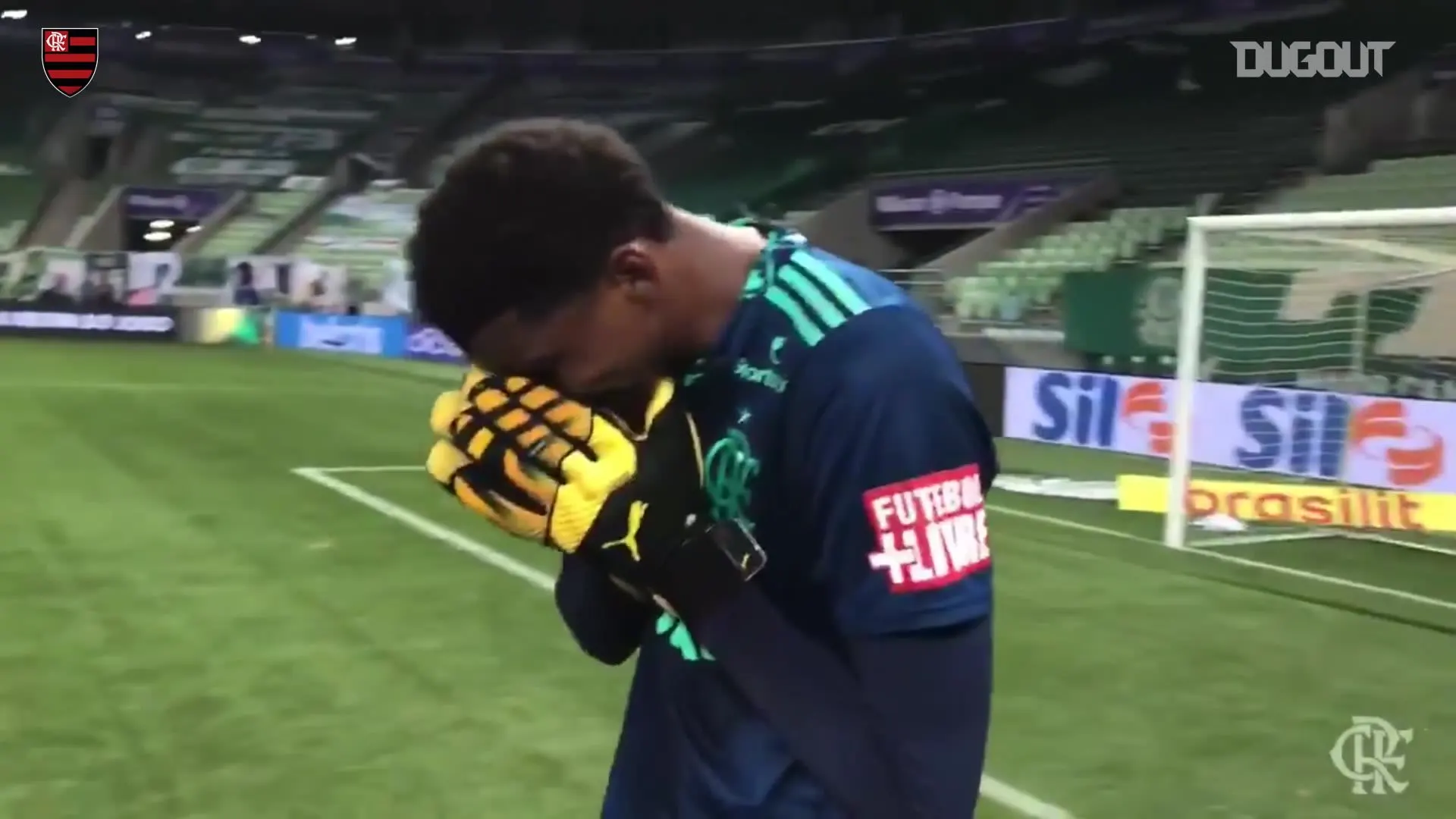 Hugo Souza emociona com atuação brilhante contra o Palmeiras pelo Corinthians.