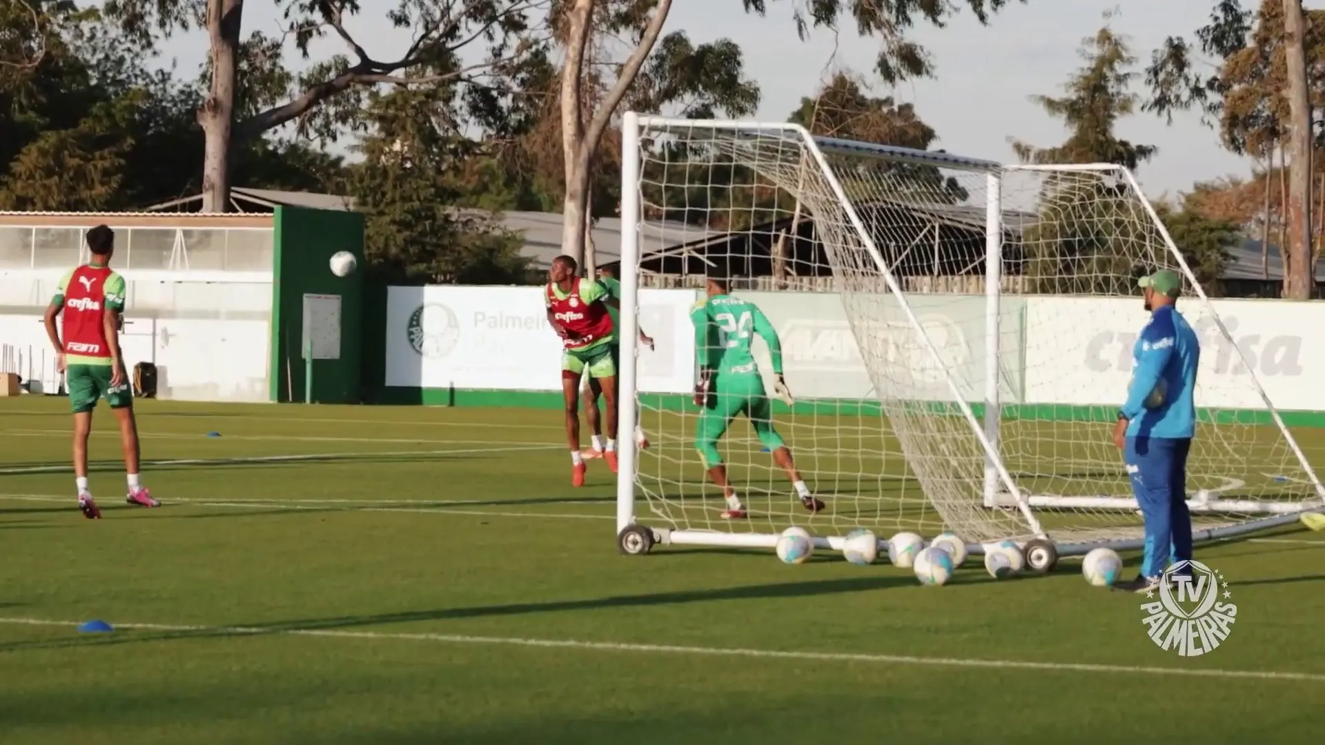 Palmeiras se Prepara para Buscar Quinta Vitória Consecutiva em Treinamento Intenso.