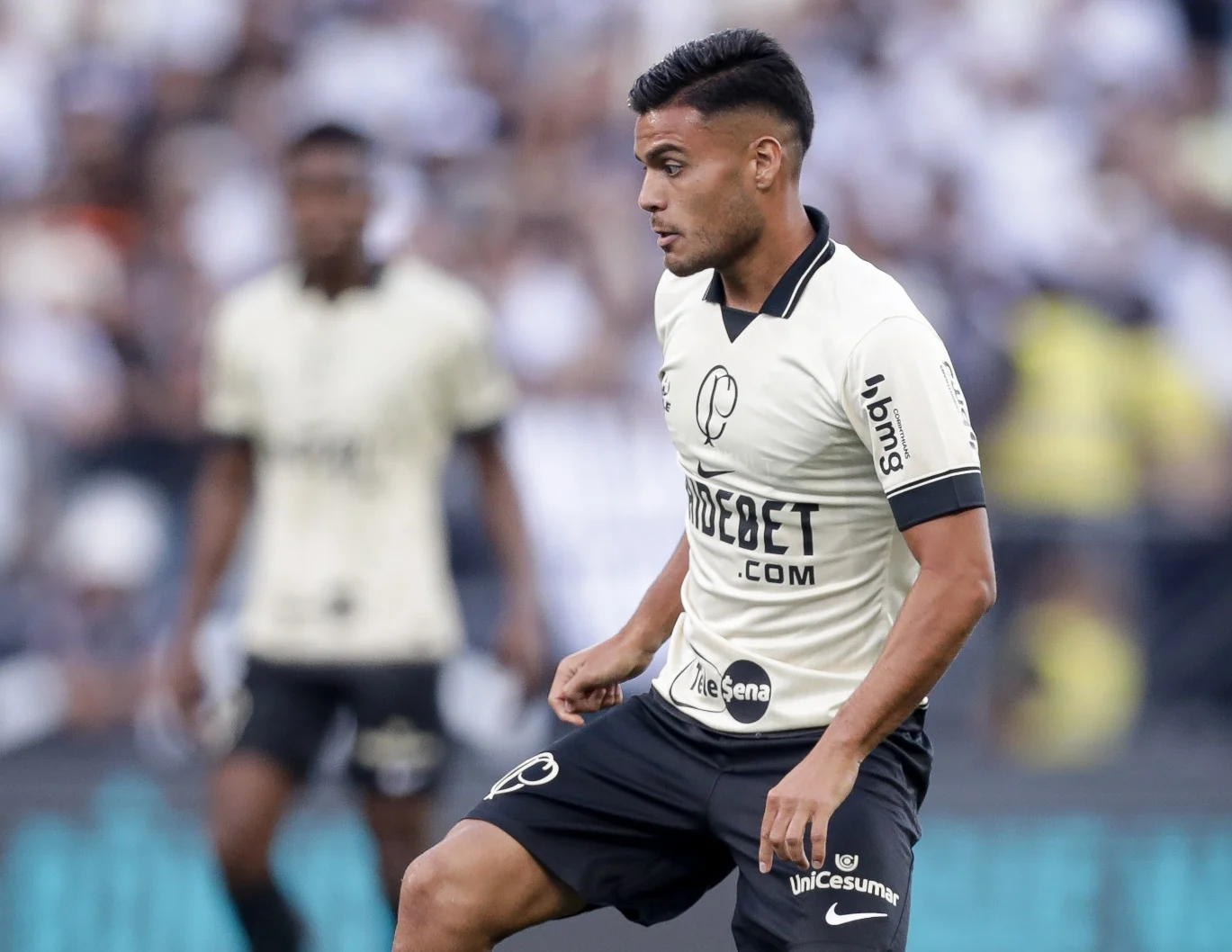 Chance de Fausto Vera no Corinthians depende da dúvida de Raniele.