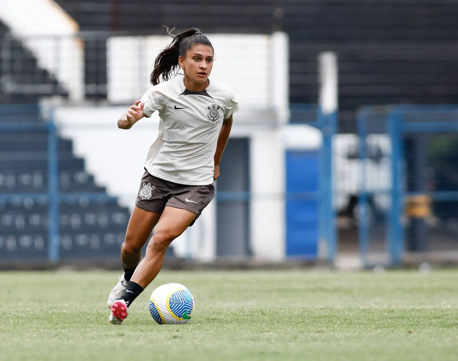 Leticia Santos otimista para início do Campeonato Brasileiro Feminino pelo Corinthians.