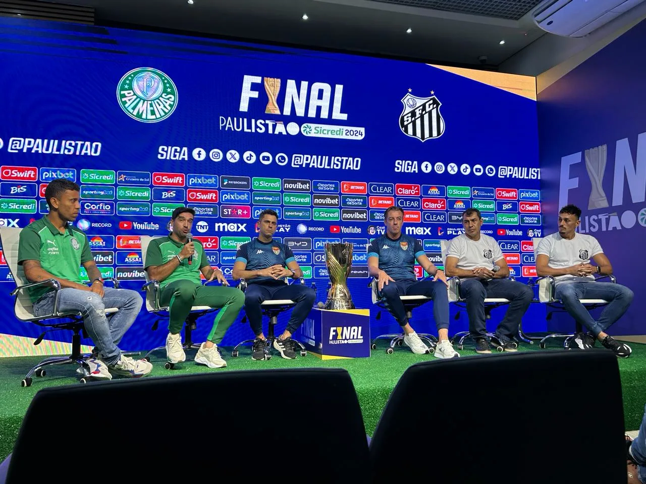 Abel elogia desempenho de Pituca antes de final contra o Santos.