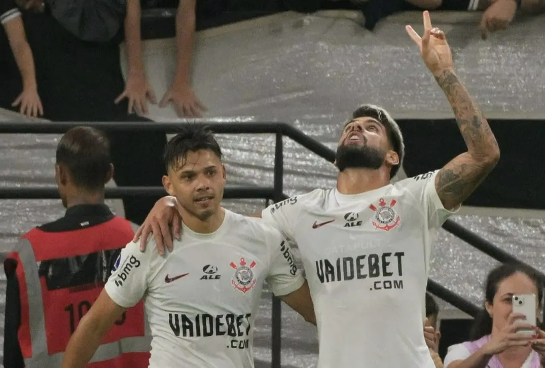 Romero e Yuri Alberto: dupla artilheira responsável por mais da metade dos gols corintianos.