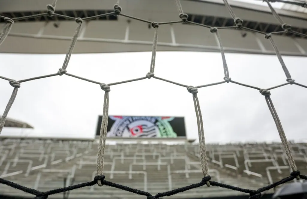 O Corinthians recebe a equipe do Atlético-MG neste domingo, às 16 horas (de Brasília), no gramado da Neo Química Arena, em Itaquera. O duelo é válido pela primeira rodada do Campeonato Brasileiro