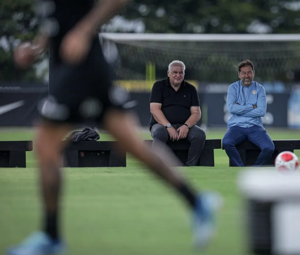 Augusto Melo reavalia e confirma Rubão como diretor do Corinthians