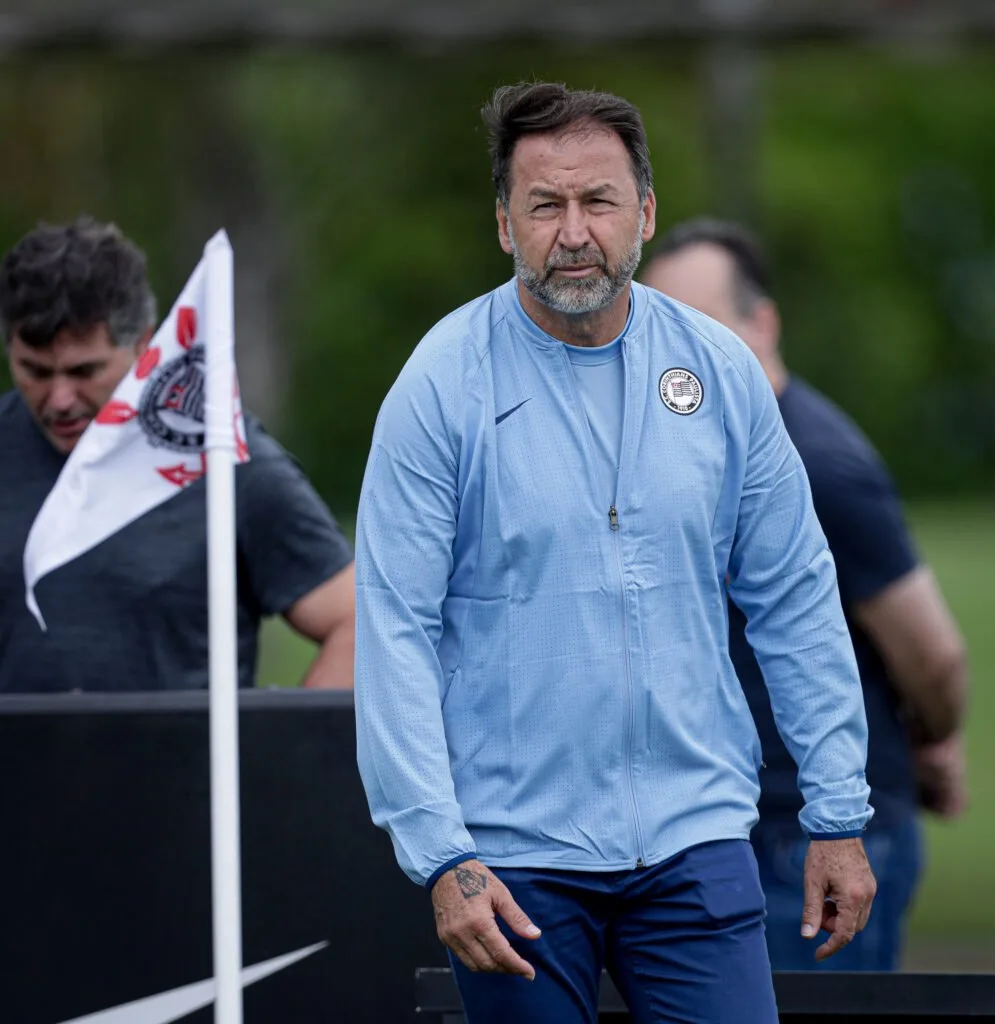 Presidente do Corinthians assegura quitação de dívida com Rojas: 