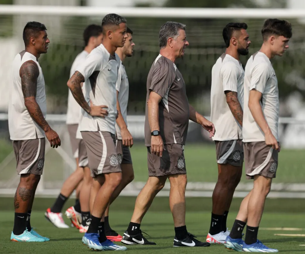 Fotos do derradeiro treino corintiano antes do aguardado clássico contra o Santos