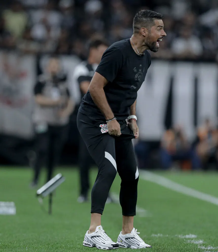 Ajustes necessários na semana livre de António Oliveira no Corinthians