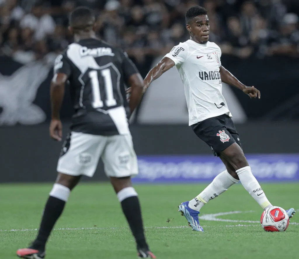 Félix Torres domina estatísticas defensivas como titular do Corinthians nesta temporada.