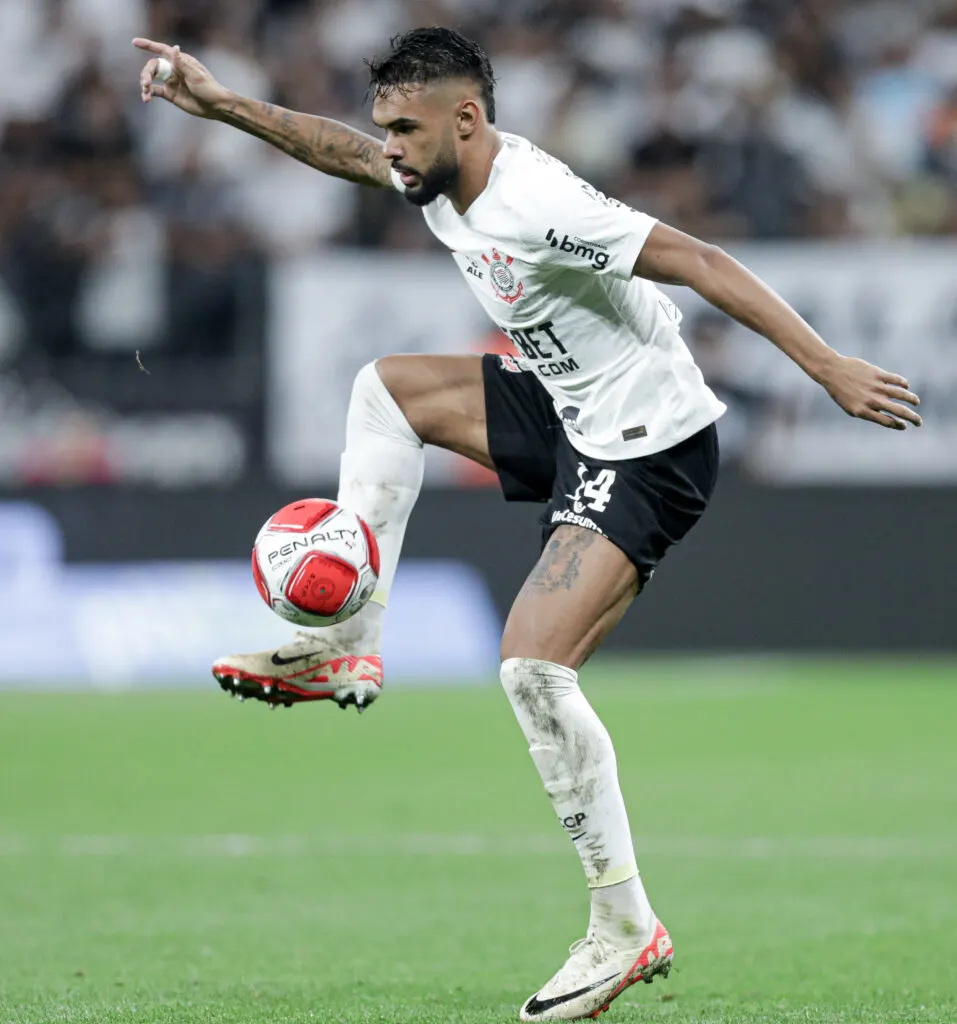 Função de Raniele no Corinthians de António Oliveira: esclarecimento sobre sua atuação.