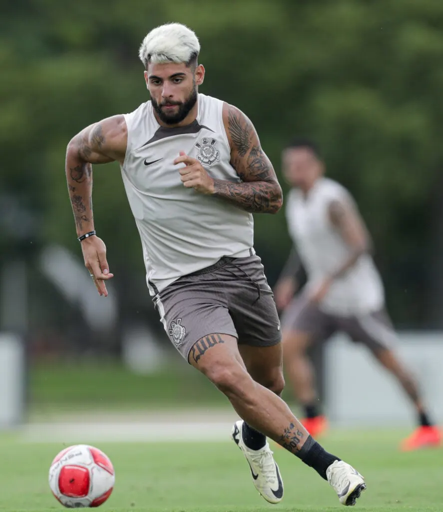 Corinthians intensifica treino tático e de bolas paradas nesta quinta-feira.