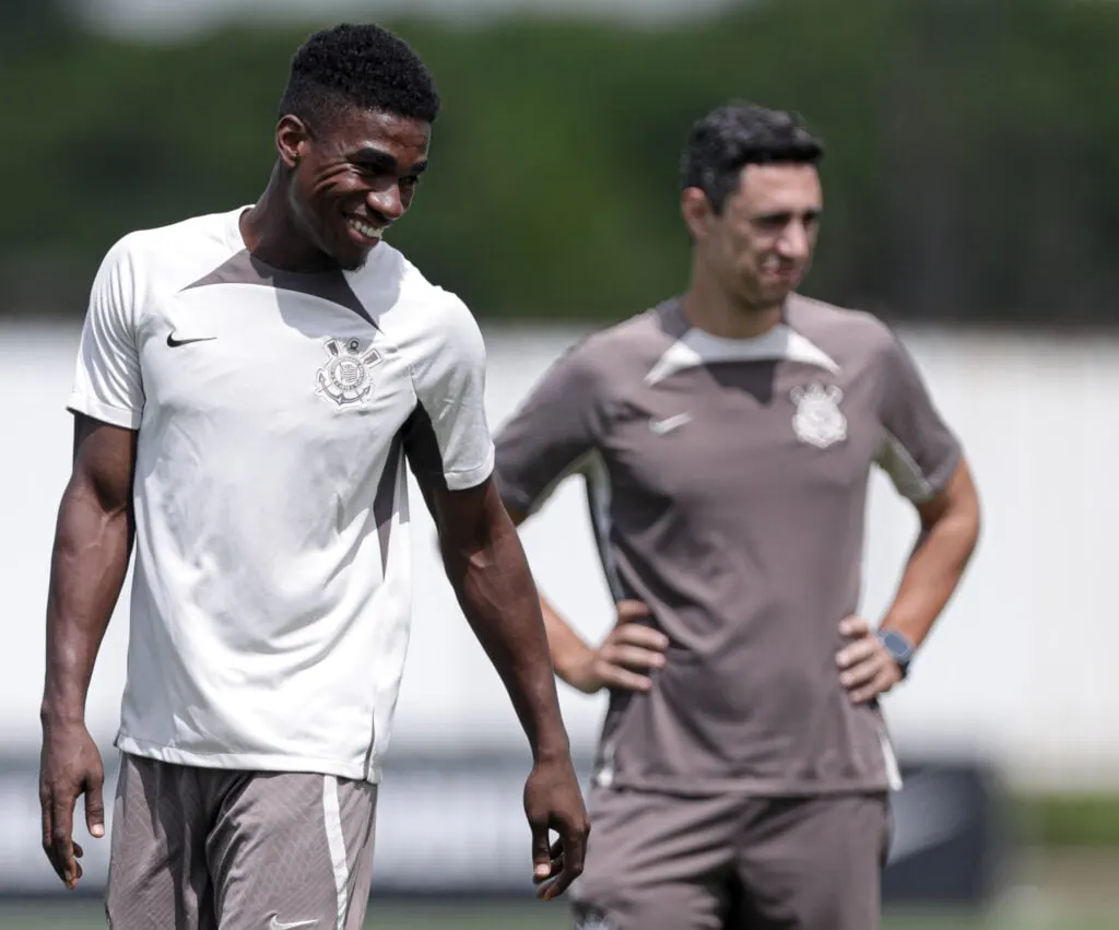 Convocações de Romero e Félix Torres destacam equipe do Corinthians.