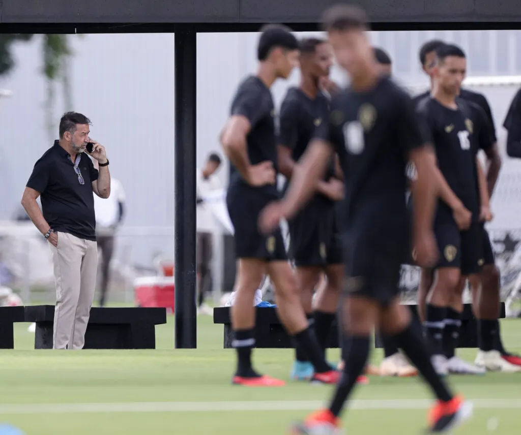 Corinthians atrasa direitos de imagem e não recolhe FGTS sob Augusto Melo.