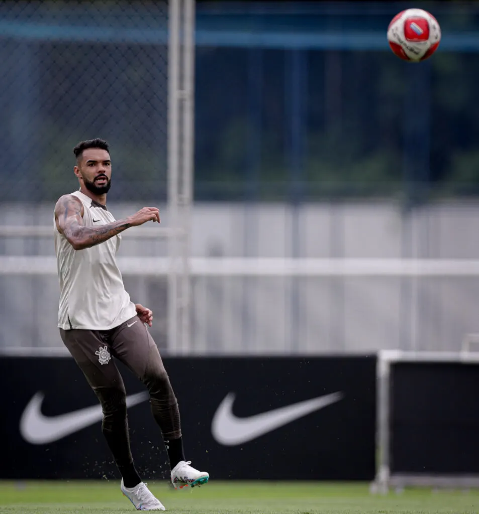 Trauma no Tornozelo Direito Preserva Raniele de Treino no Corinthians