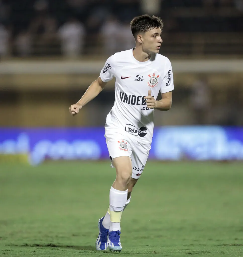 Corinthians detém X% dos direitos econômicos de Breno Bidon, promessa do futebol.