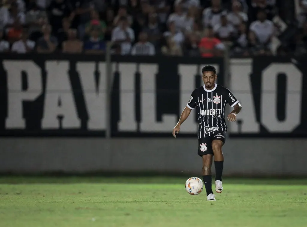 Matheus Bidu é reinserido no Corinthians após reconhecimento de António Oliveira.