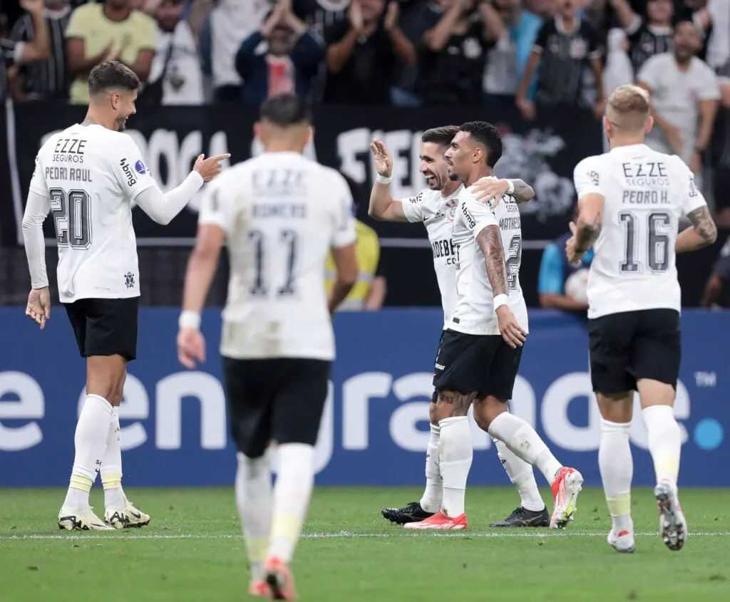 Corinthians inicia Campeonato Brasileiro como incógnita após temporada de altos e baixos.