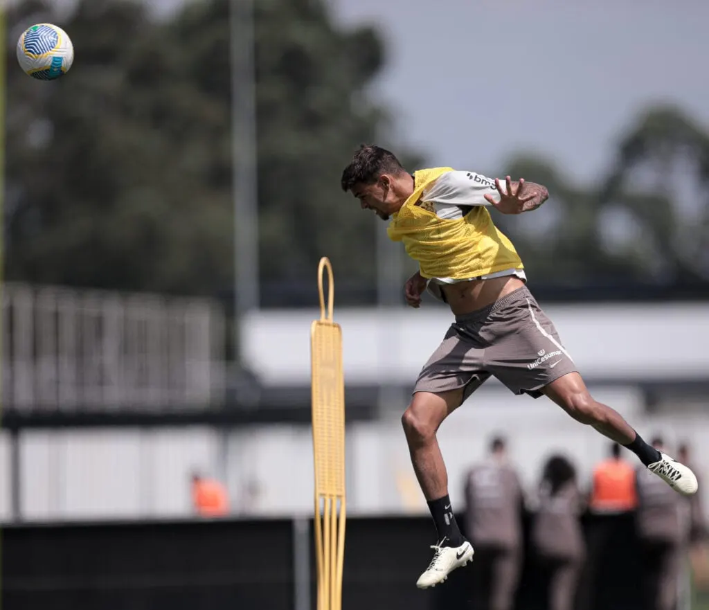 Corinthians avalia possibilidade de renovação com João Pedro Tchoca