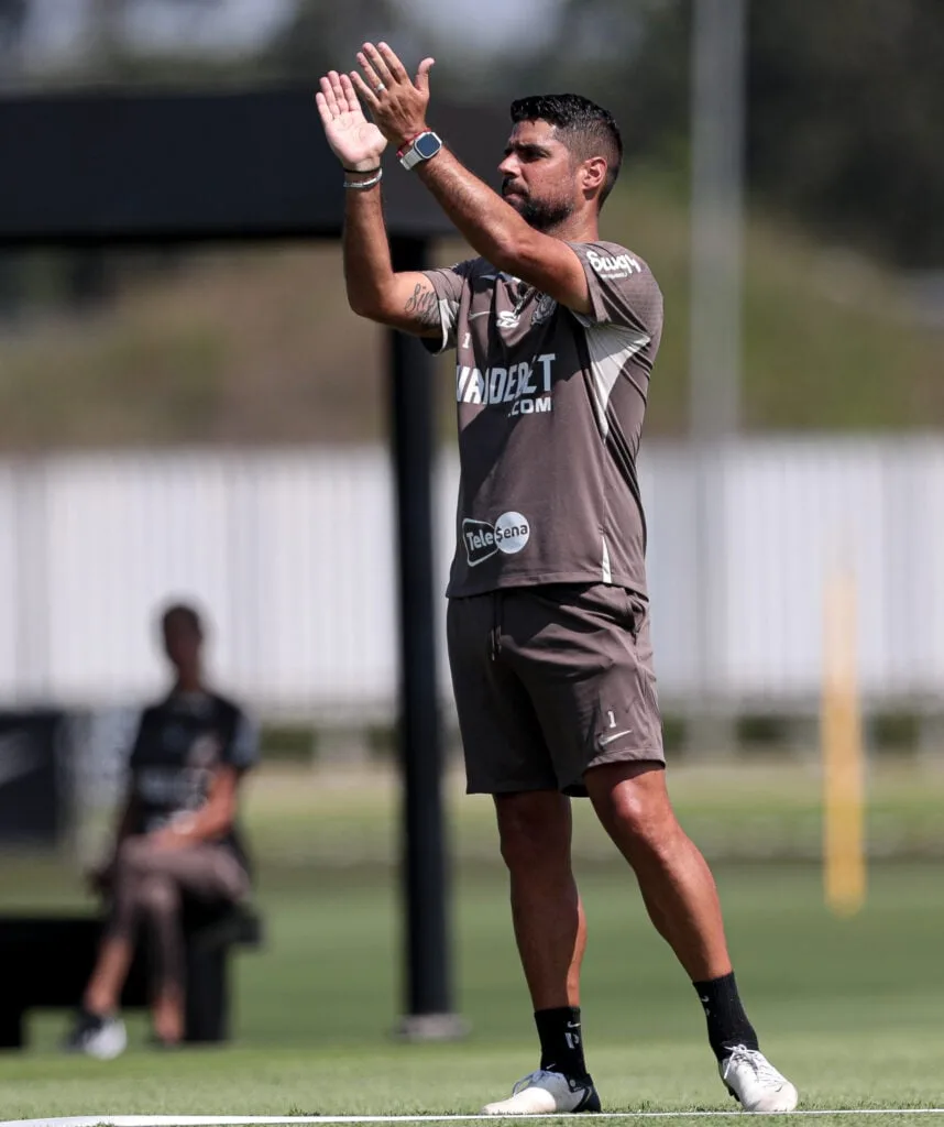 Corinthians finaliza preparação e define possível escalação para confronto contra Atlético-MG.