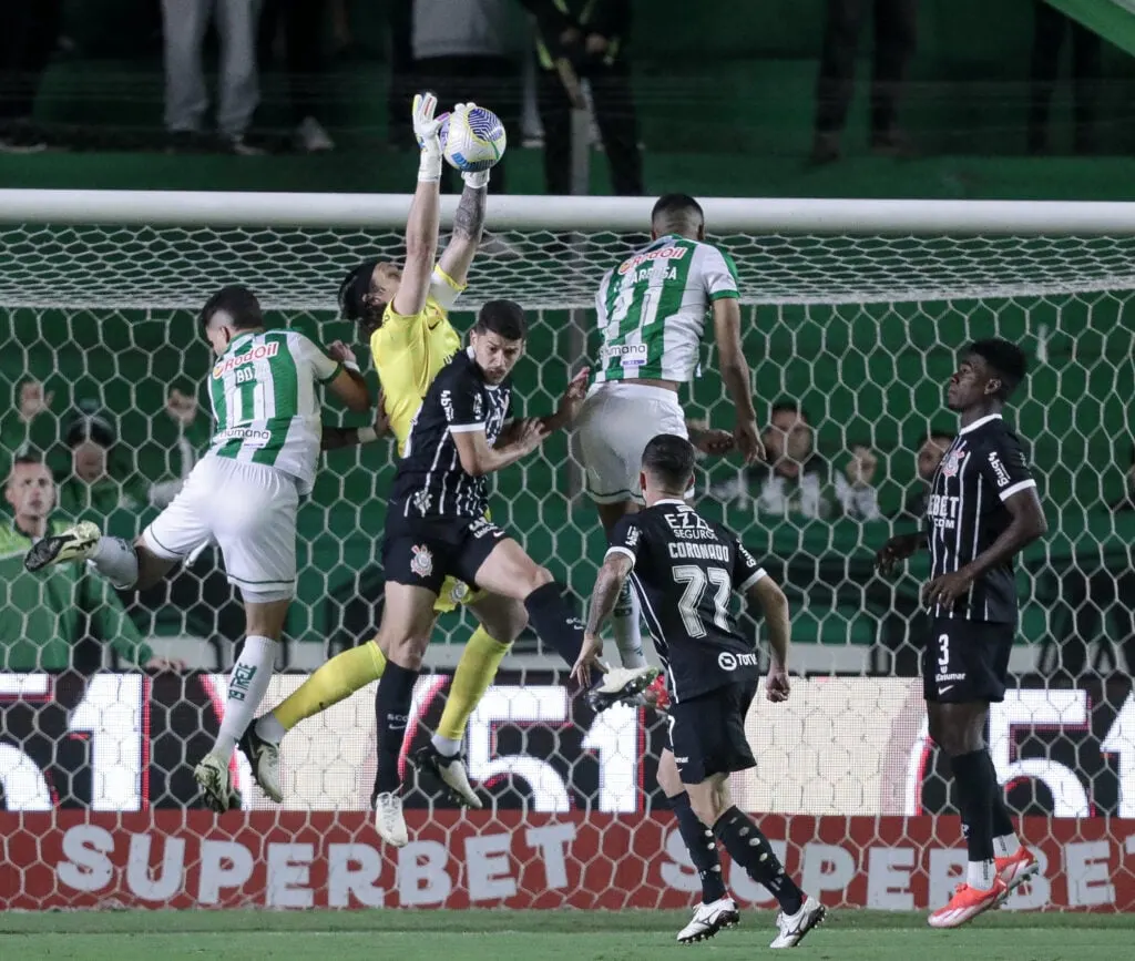 Cássio admite erro em derrota do Corinthians para o Juventude