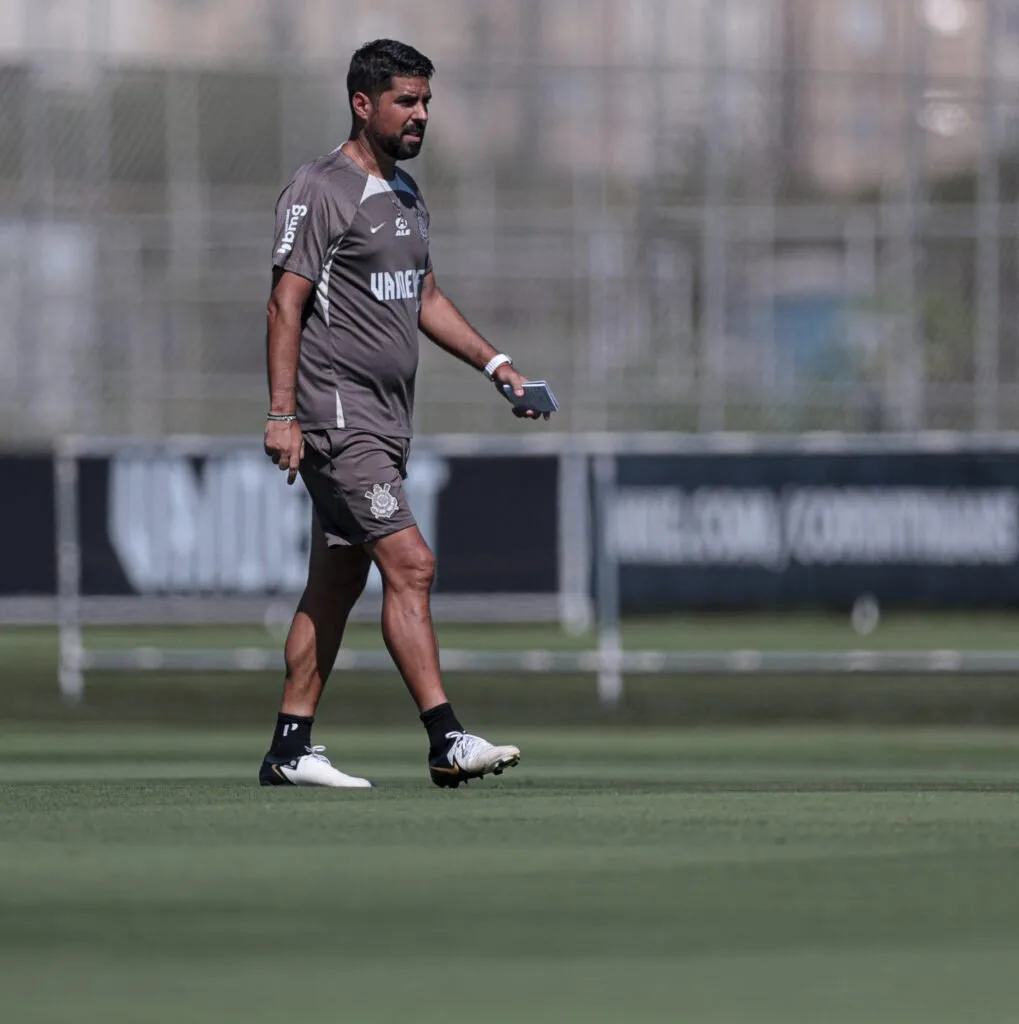 Corinthians finaliza preparação e define escalação para confronto contra Argentinos Juniors.