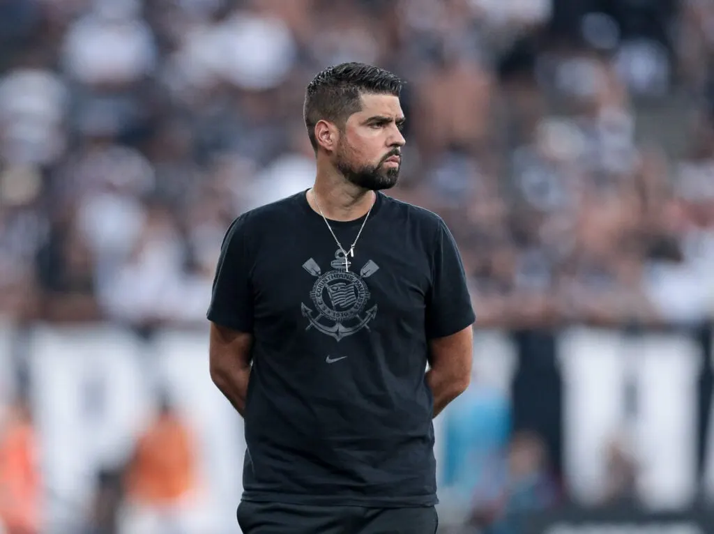 Desfalques e desafios: Corinthians preocupado com abertura da janela de transferências