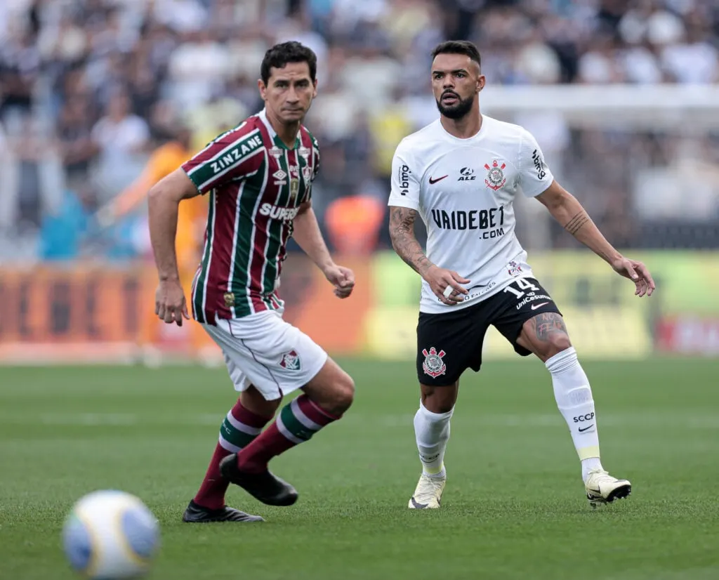 Raniele foi muito bem mordendo, ajudando o Corinthians a recuperar a posse de bola