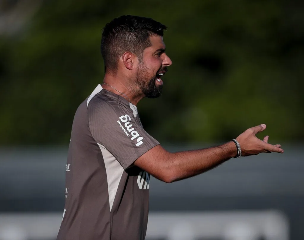 Corinthians realiza última atividade de preparação para duelo contra o Fortaleza.