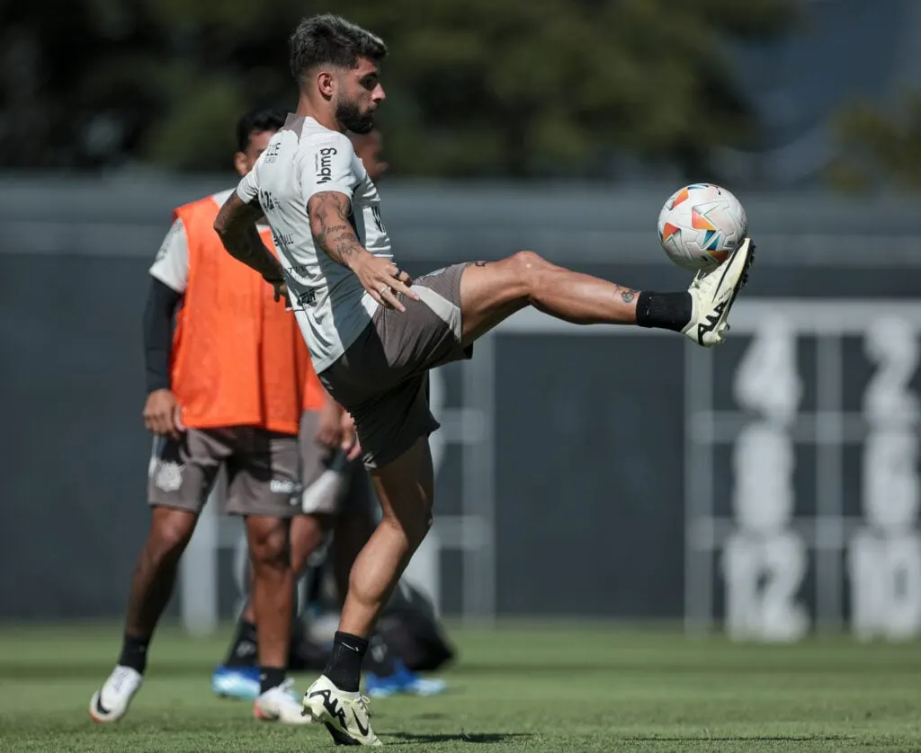 António Oliveira define equipe para partida contra Nacional-PAR no Corinthians