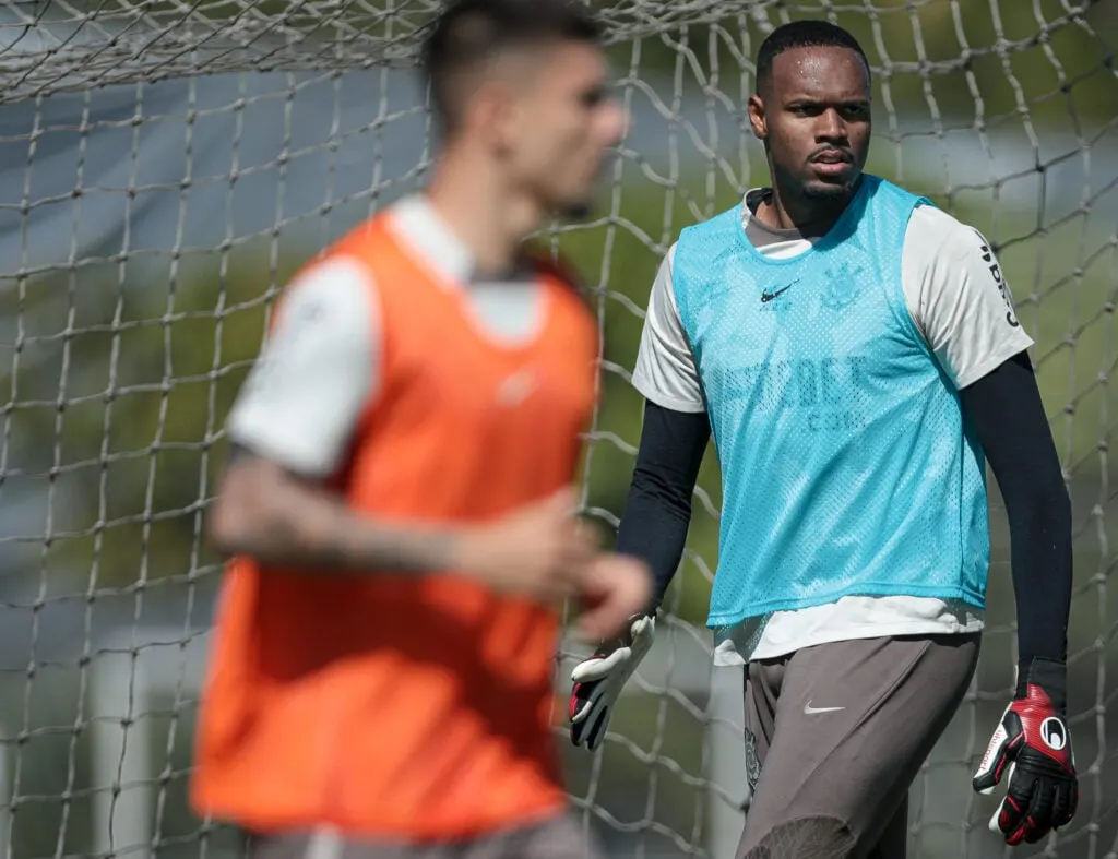 Treino do Corinthians: Galeria de Fotos da Segunda-feira com Destaque na Preparação.