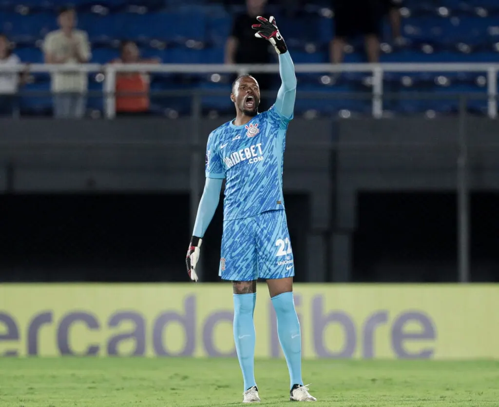 Carlos Miguel: grande partida do goleiro. Viveu noite de Cássio e salvou o Corinthians em várias oportunidades.