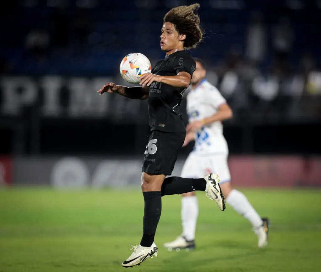 Biro ganha chance como titular do Corinthians em meio a desfalques no time.