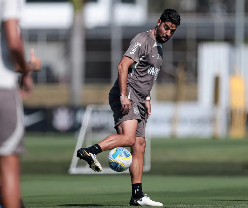 Corinthians se prepara para enfrentar o Flamengo com possíveis mudanças na escalação