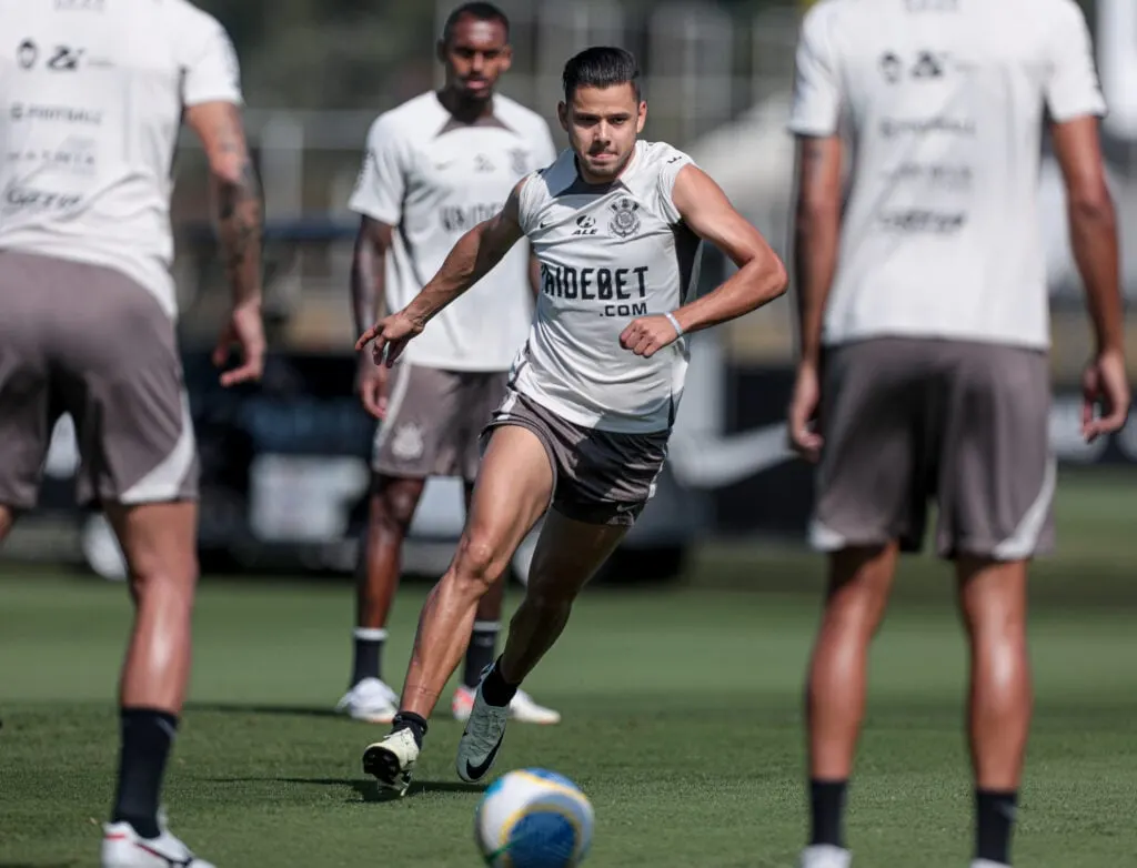 Último treino do Corinthians antes do duelo contra o Flamengo no Maracanã