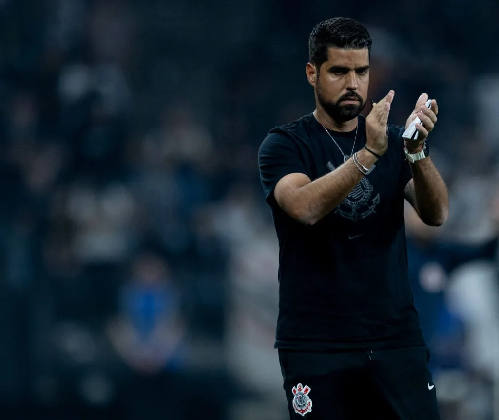 Corinthians garante classificação com vitória merecida, avalia António Oliveira