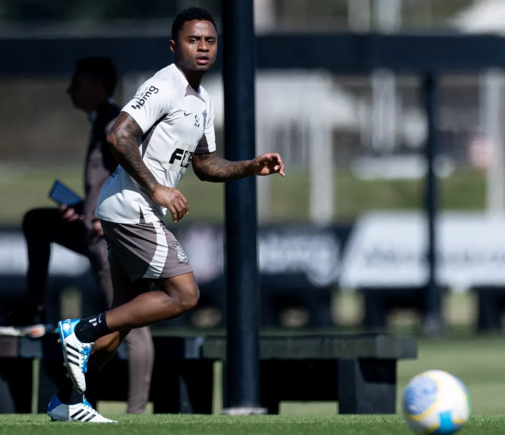 Palacios pode ficar de fora do restante da temporada após cirurgia no Corinthians.