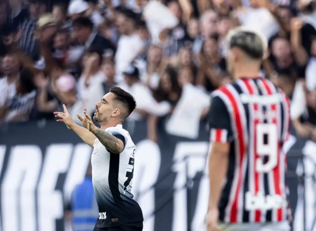 Igor Coronado: foi um dos mais lúcidos do Corinthians no Majestoso e, de quebra, fez um golaço. Jogou mais centralizado e armou muito bem o time.