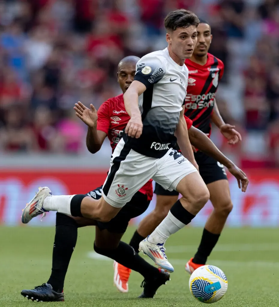 Provavelmente o melhor em campo pelo Corinthians, Breno Bidon mostrou lucidez e organizou a equipe em diversos momentos