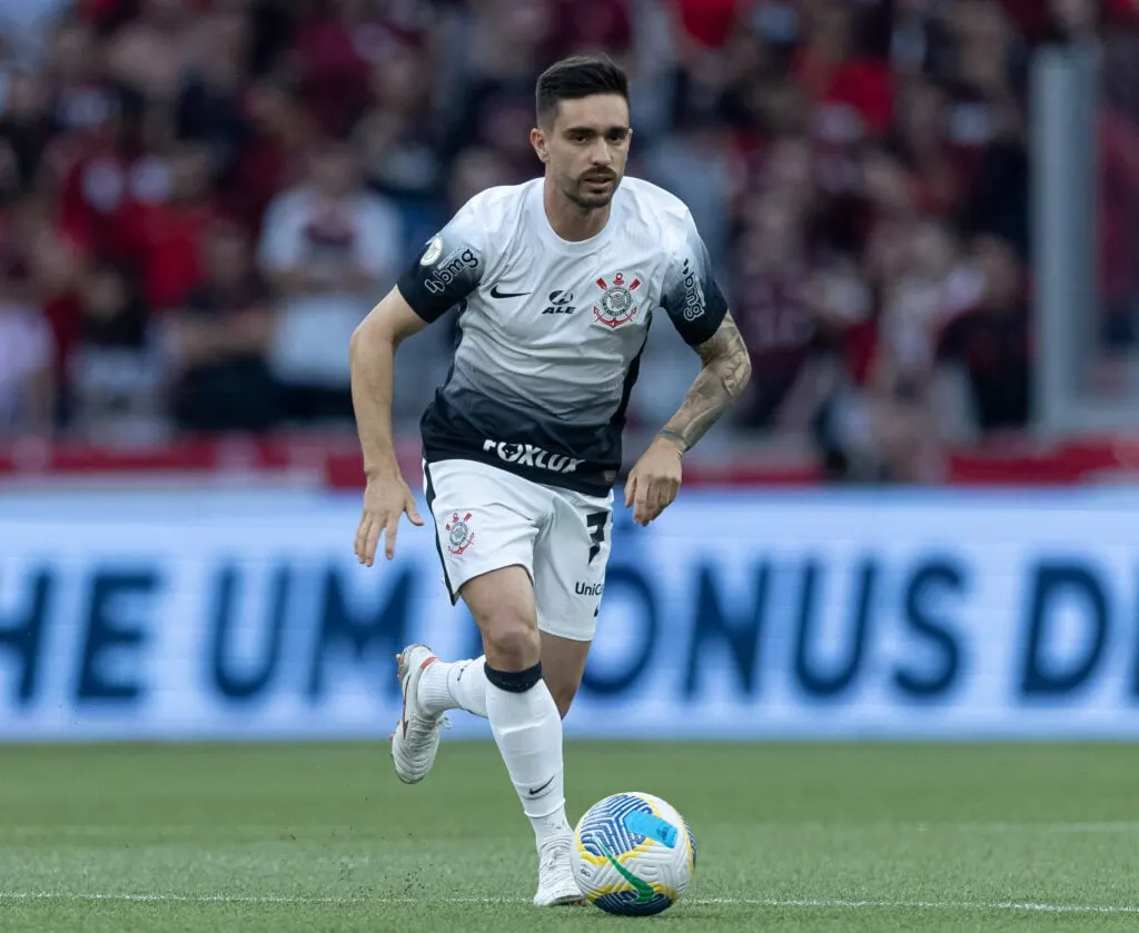 Igor Coronado entrou bem no segundo tempo, ajudando o Corinthians a ficar mais com a bola