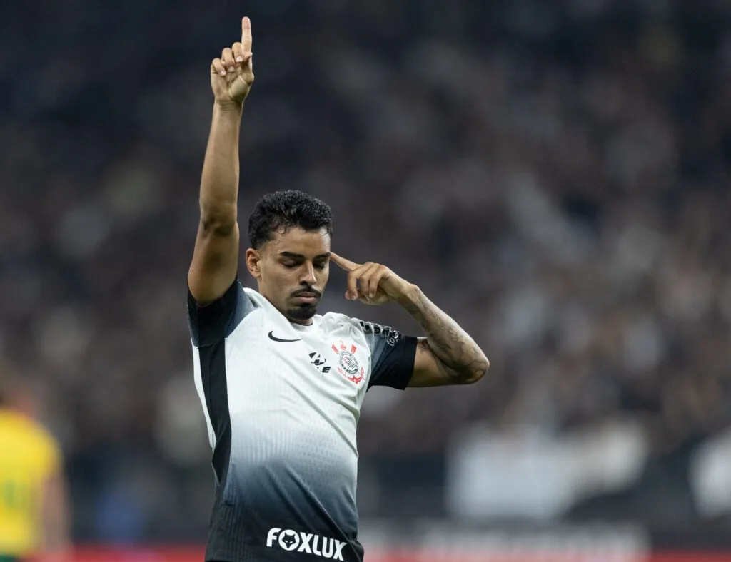 Bidu fala sobre temporada complicada e paciência no Corinthians: 