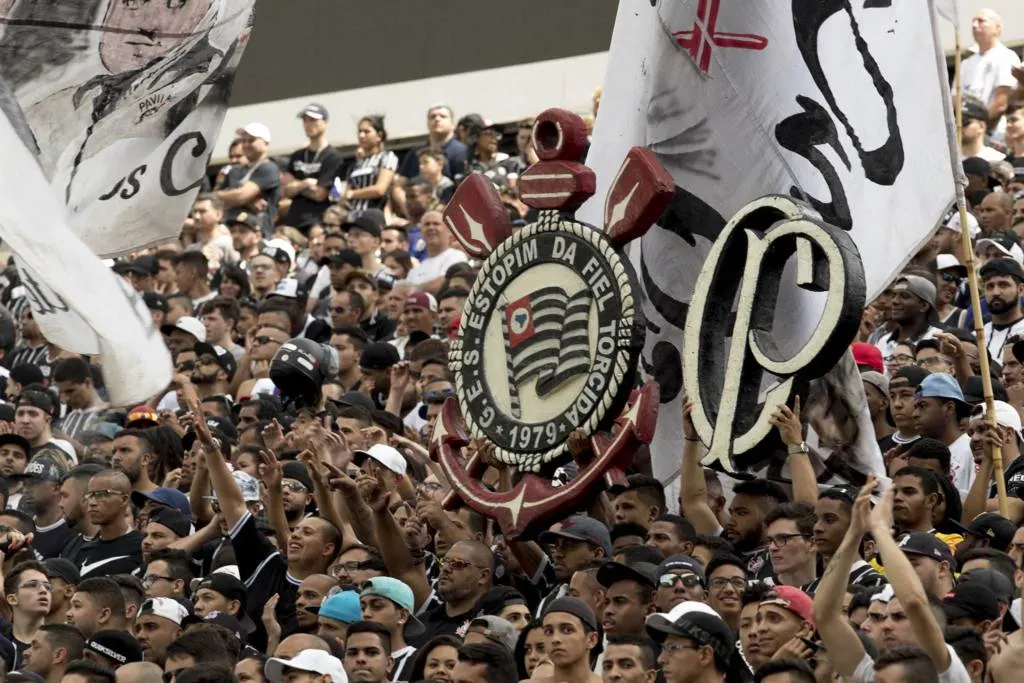 Corinthians é multado em R$ 76 mil por uso de sinalizadores da torcida