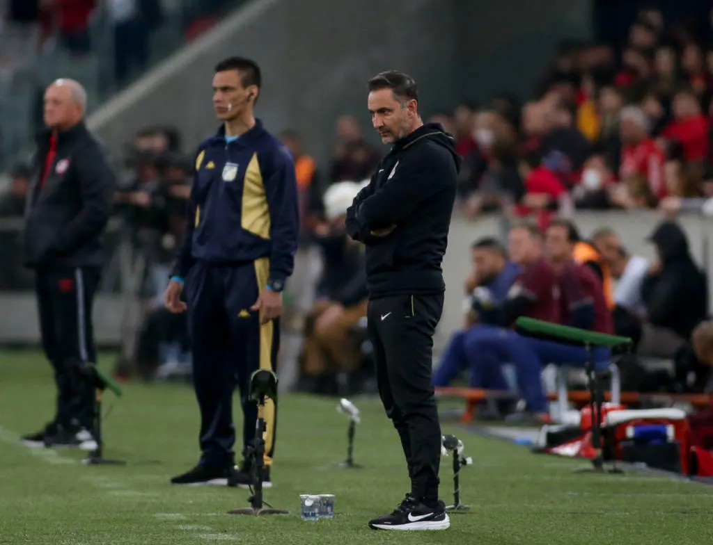 Vítor Pereira lamenta falta de opções para manter o rodízio de jogadores entre o time titular e reserva