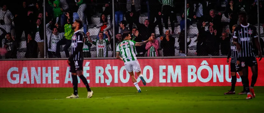 Paulinho critica eficiência do Corinthians na derrota para o Juventude em Caxias do Sul