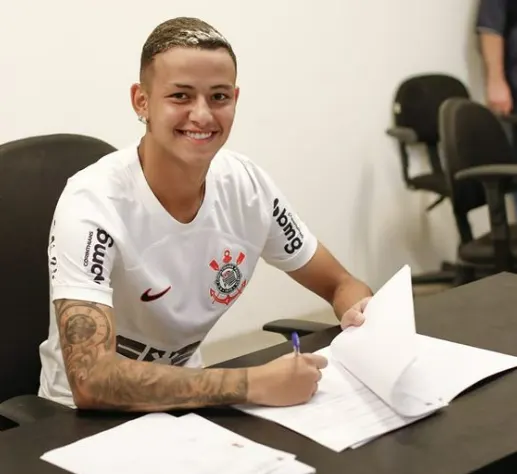 Corinthians oficializa renovação de contrato de Kayke, promessa do sub-20.